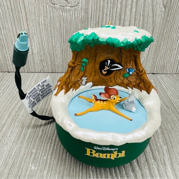 Vintage Hallmark Keepsake Disney's Bambi Discovers Winter Christmas Ornament 01 - Picture 7 of 10